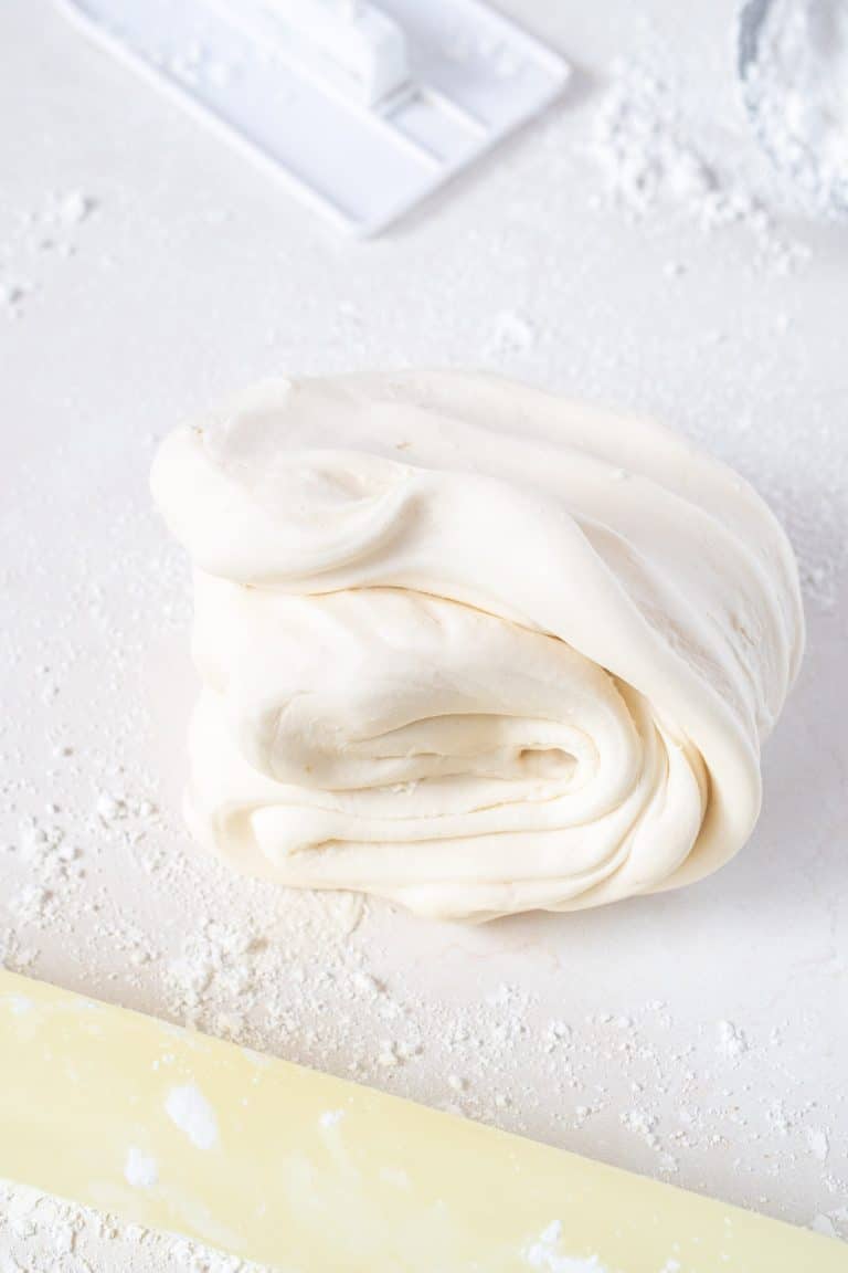 Marshmallow Fondant Recipe (Easy, Soft, & Stretchy)