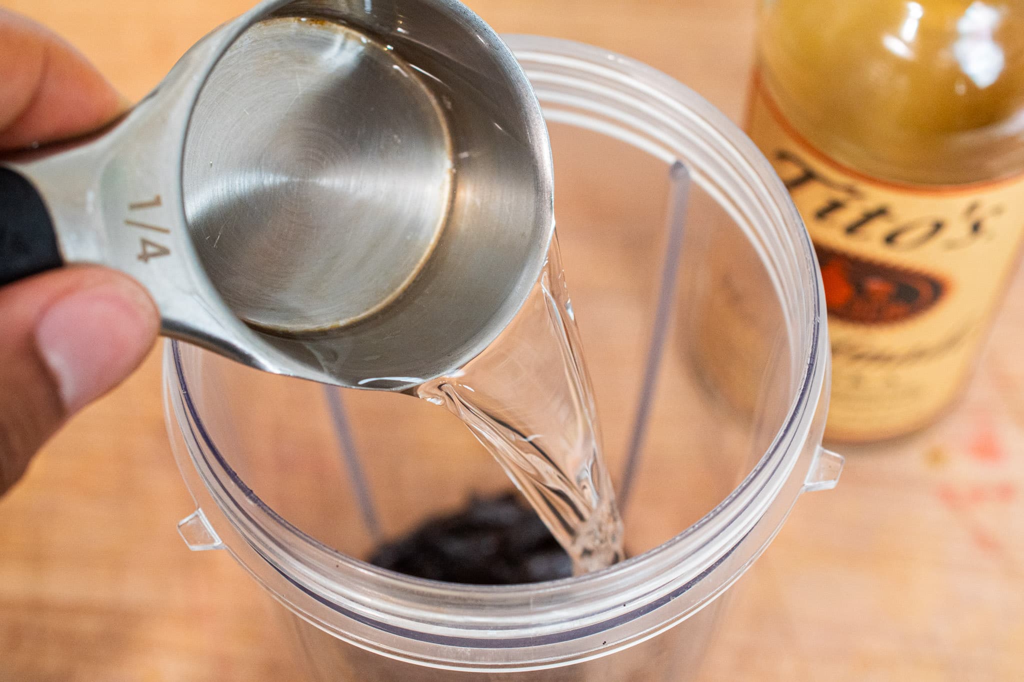 Adding alcohol into the blender.