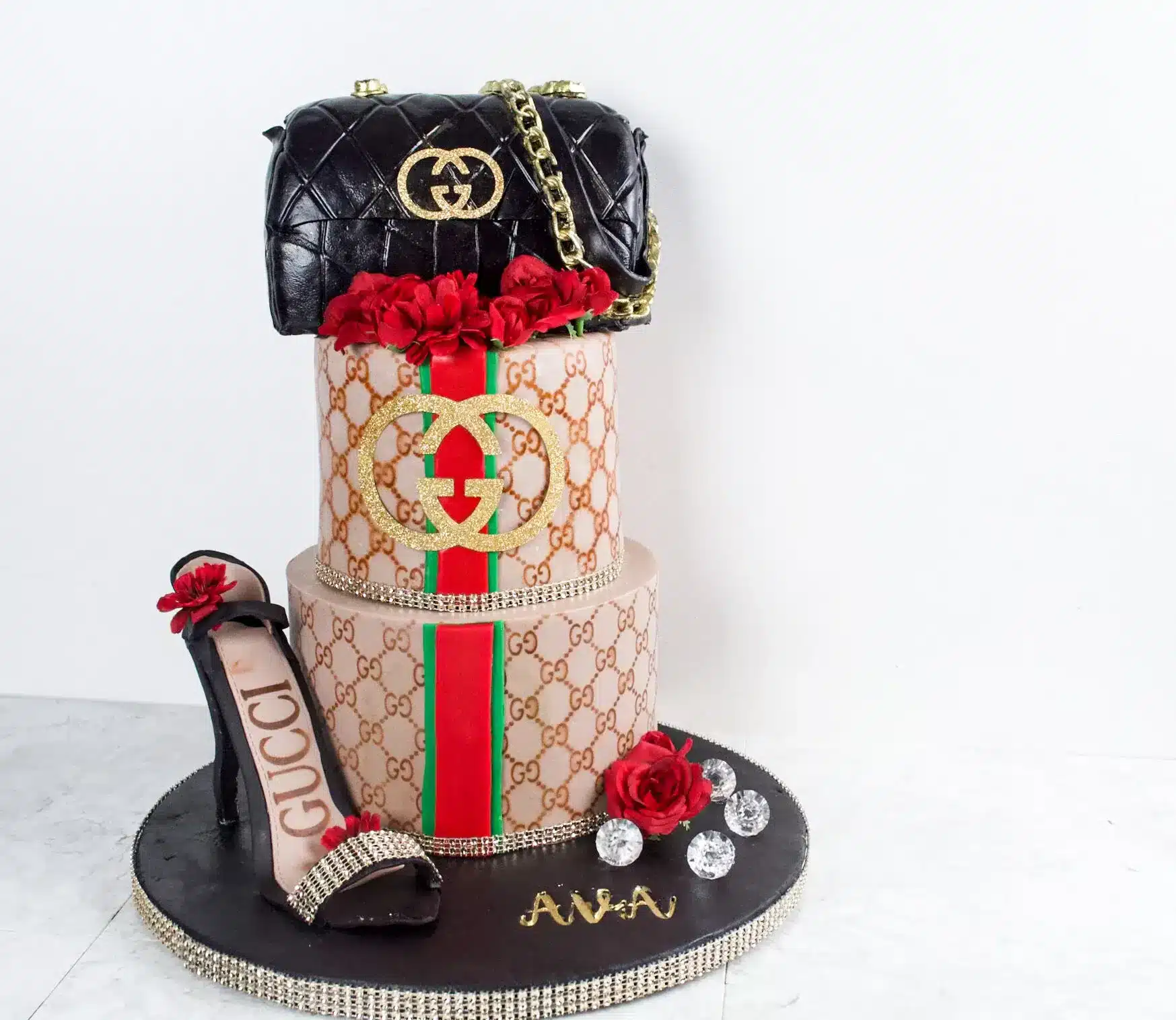 Luxury purse cake with realistic fondant details and gold accents, ideal for fashion-themed events or upscale celebrations.